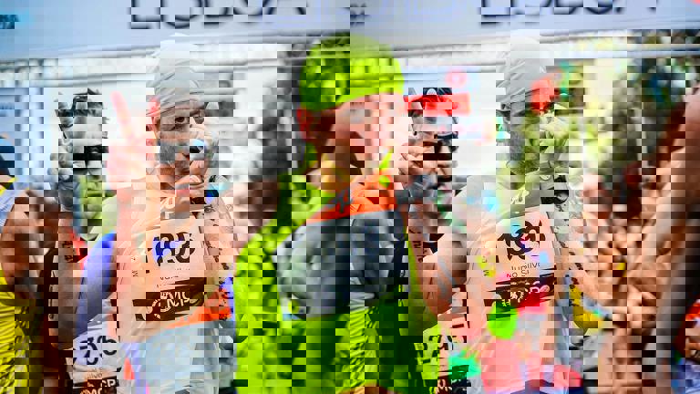 Maratona cittadina: oltre 3.000 partecipanti sfidano la pioggia per tagliare il traguardo